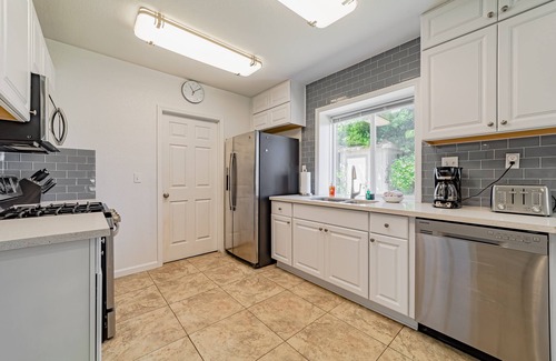McKinleyville House | Dreamy NorCal home with large backyard, fast WiFi, deck & grill - ideal location