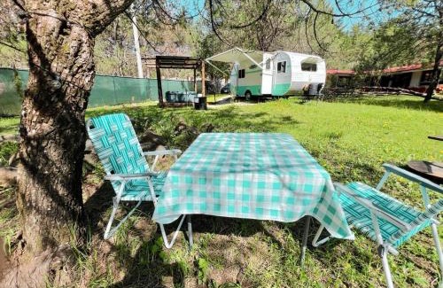 Huasca De Ocampo Apartment | Dreamy Retro RV with Jacuzzi