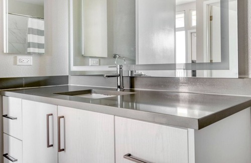 San Carlos Apartment | Dreamy San Carlos 2BR w/ Gym & Pool, walk to Caltrain, by Blueground