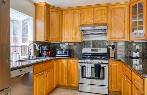Cambrian House | Dreamy San Jose 3BR w/Backyard, near Houge Park & Hikes, by Blueground