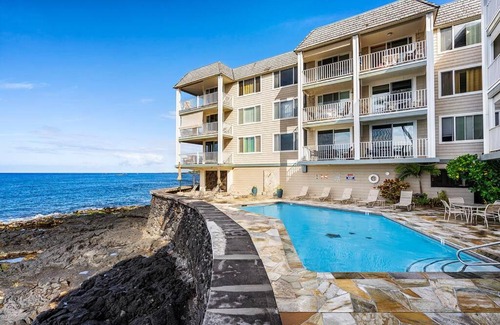 Kailua-Kona House | Dreamy True Oceanfront Condo - Hale Kona Kai 307 by Casago Kona