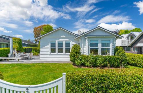 Waitahanui House | Drift at Five Mile Bay - Taupo