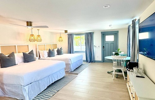 Holmes Beach Hotel | Driftwood at Anna Maria Island Inn