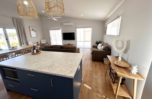 North Beach Apartment | Driftwood Beach House - North Beach Wallaroo