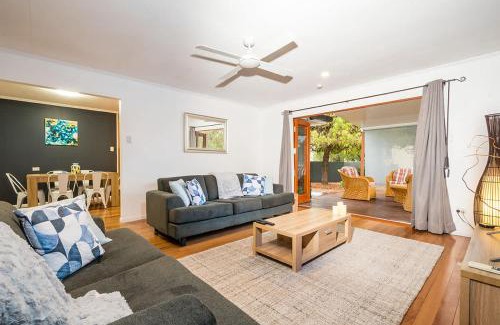 Burleigh Heads House | Driftwood By Khove