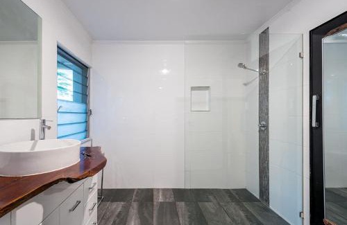 Burleigh Heads House | Driftwood By Khove