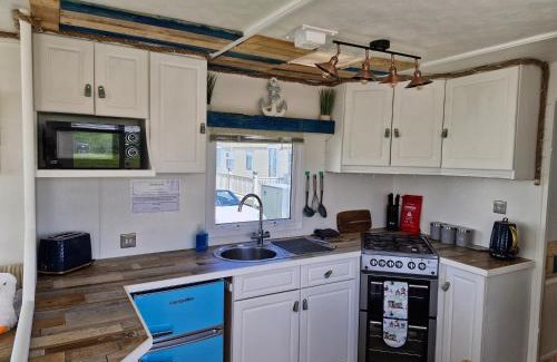 Anderby Creek House | Driftwood Cabin - Dog Friendly Anderby Creek