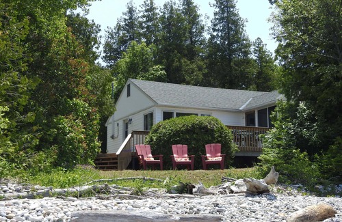 Southampton Cottage | Driftwood Cottage - Million Dollar Views, lots of outdoor space, pet friendly