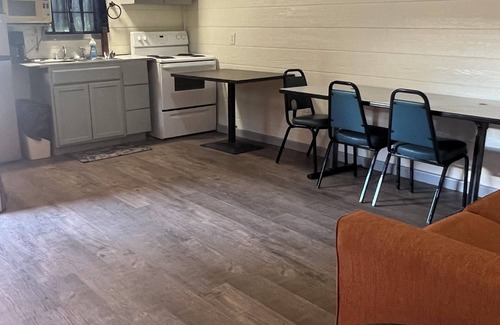 Zwolle Cabin | Driftwood Inn and Lodge by the lake. A super convenient locationn