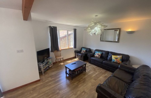 Saint Breward RV Rental | Driftwood Lodge, Hengar Manor, 3 Bed Sleeps 6
