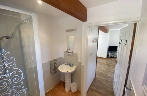 Saint Breward RV Rental | Driftwood Lodge, Hengar Manor, 3 Bed Sleeps 6