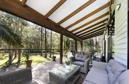 Charlotte Bay House | Driftwood Lodge - Waterfront Property