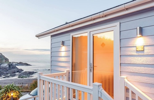 Hele Ski Chalet | Driftwood Premier Sea View Cabin