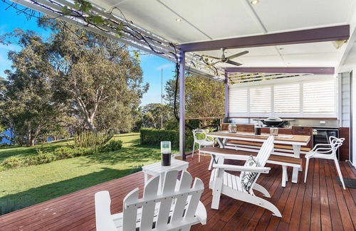 Soldiers Point House | Driftwood - Waterfront Cottage