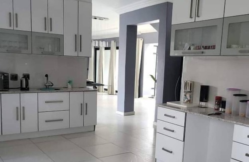 Greater Johannesburg Metropolitan Area Cabin | Drimz Guest House Midrand
