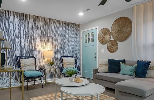 Hanahan House | “Drinks Out Back” Pet Friendly Recently Updated 12 min to downtown Charleston