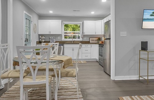 Hanahan House | “Drinks Out Back” Pet Friendly Recently Updated 12 min to downtown Charleston