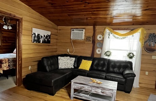 Bronston Cabin | Dripping Springs Cabin