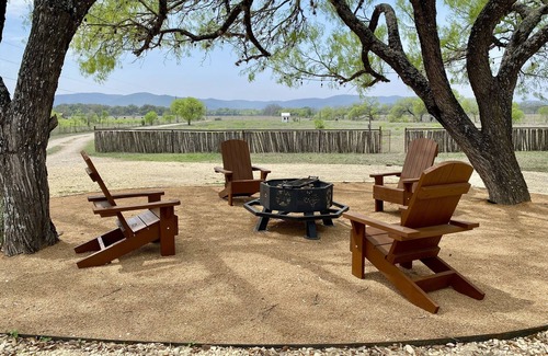 Leakey Cabin | Drive over Frio River 2 Luxurious Gated Lodge, Super Views, 3 Minutes 2 Frio!
