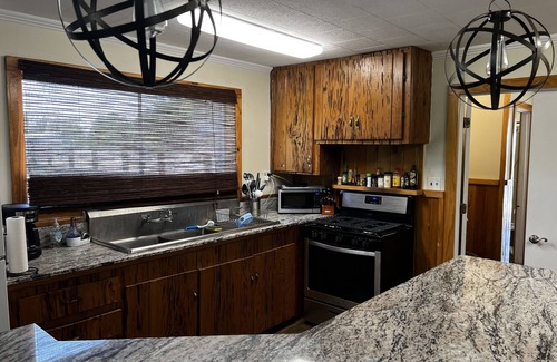 Venice Boat Rental | Drive up & park 6 ft from this clean, equipped houseboat in Cypress Cove Marina