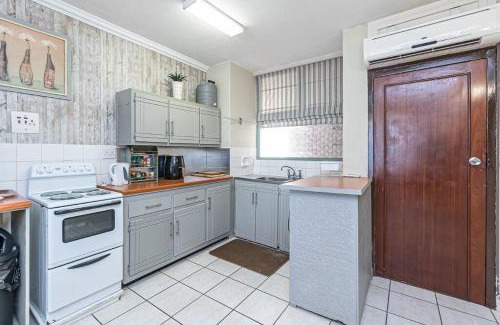 Amanzimtoti Apartment | Dromedaris 301 Beach Apartment
