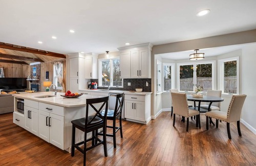 Cummaquid House | Dromo Landing: 133-Ba Picture Perfect Pool Property in a Quiet Cummaquid Neighborhood