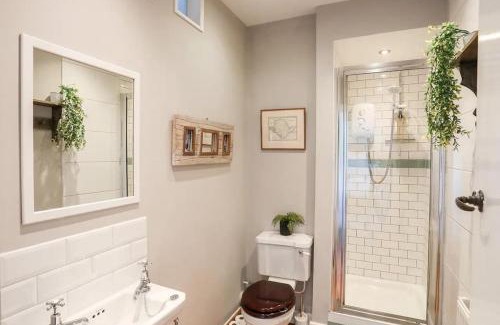 Trearddur Bay House | Druidsmoor - Sea Views-sleeps 8-Ravenspoint road