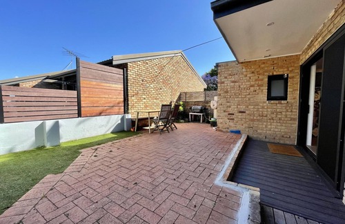 Drummoyne House | Drummoyne-DRUM8 Day Street - Spacious 3BR Townhouse with Courtyard Opposite Brett Park Near Bay Run
