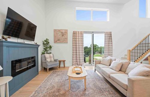 Dry Ridge House | Dry Ridge Retreat - Near Ark - with Hot Tub