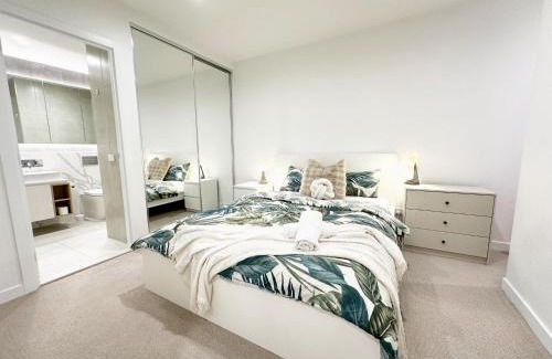 Carnegie Apartment | DS1002 - 2B2B Spacious Carnegie Penthouse Free Parking 2 bed 2 bath Top Floor 5mins to Chadstone Shopping centre Monash Uni 1min Carnegie railway