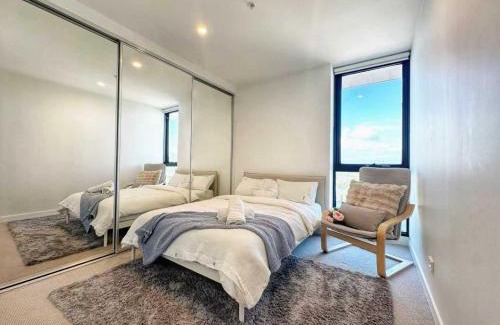 Carnegie Apartment | DS1002 - 2B2B Spacious Carnegie Penthouse Free Parking 2 bed 2 bath Top Floor 5mins to Chadstone Shopping centre Monash Uni 1min Carnegie railway