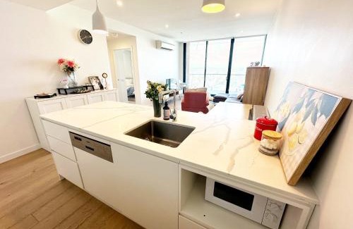 Carnegie Apartment | DS1002 - 2B2B Spacious Carnegie Penthouse Free Parking 2 bed 2 bath Top Floor 5mins to Chadstone Shopping centre Monash Uni 1min Carnegie railway