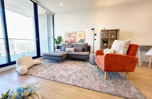 Carnegie Apartment | DS1002 - Modern 2BR APT with Balcony & City Views in Carnegie