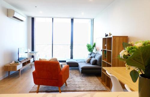 Carnegie Apartment | DS1002 - Modern 2BR APT with Balcony & City Views in Carnegie