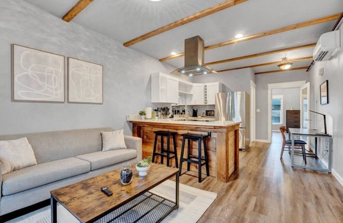 New Tacoma Apartment | DT Action! | Extended stay | Work, Play, & Relax!