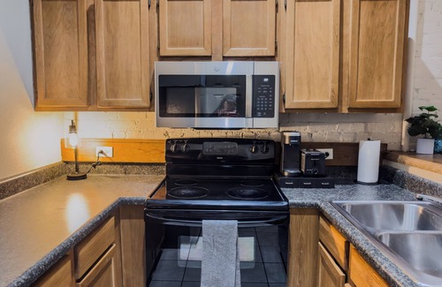Old City Apartment | DT Old City, Stadium walkable, Sleeps 9