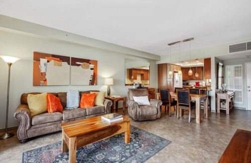 Baristo Apartment | DT Palm Springs Condo 2 Owls ~ Early Fall Special! ~