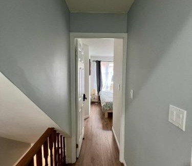 Junction Triangle House | DT Townhome 1BR steps to transit