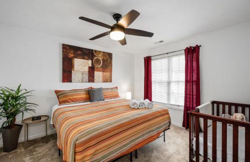 Downtown Apartment | DTPrivacy*KidsFriendly*PetFriendly*300M*Walkable