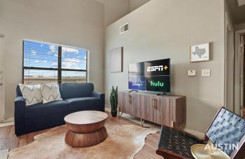 West Campus Apartment | Dual Apts in Downtown Austin Perfect for Groups