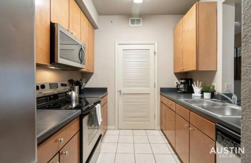 West Campus Apartment | Dual Apts in Downtown Austin Perfect for Groups