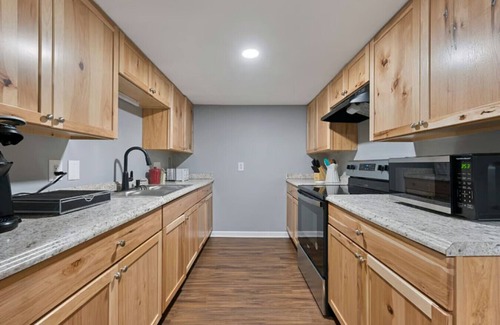 Glasgow Apartment | Dual Delight Stylish Duplex 2-Unit Home