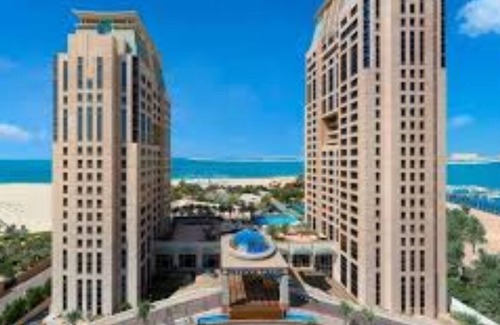 Jumeirah Resort | Dubai Marina Beachfront Resort!