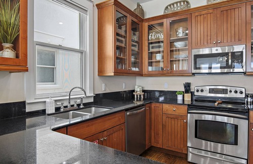 Delos House | Dubes on the Beach*Beachfront*Private Heated Pool*PrivateBeach*Free Beach Chairs