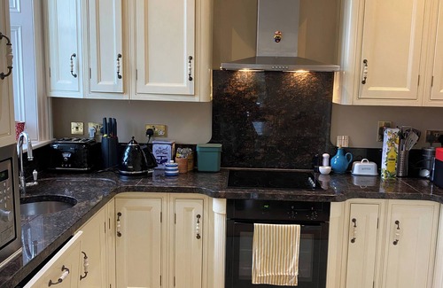Dublin Apartment | Dublin Oasis Suite 10 mins to city centre