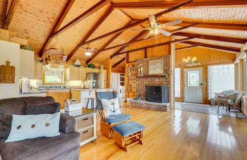Piney Flats Cabin | 'Duck and Bug's Cabin' on Boone Lake w/Boat Dock!