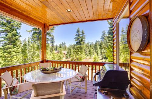 Duck Creek Village House | Duck Creek Village Cabin with Deck and Private Hot Tub