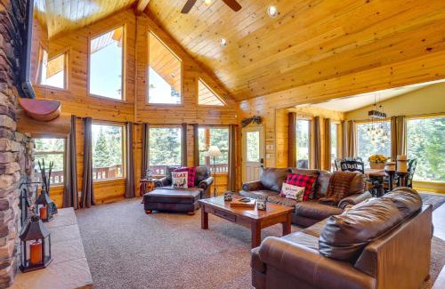 Duck Creek Village House | Duck Creek Village Cabin with Deck and Private Hot Tub