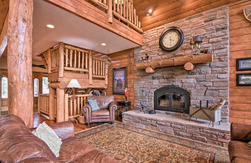 Duck Creek Village House | Duck Creek Village Chalet with Fire Pit and Decks