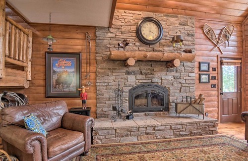 Duck Creek Village House | Duck Creek Village Chalet with Fire Pit and Decks